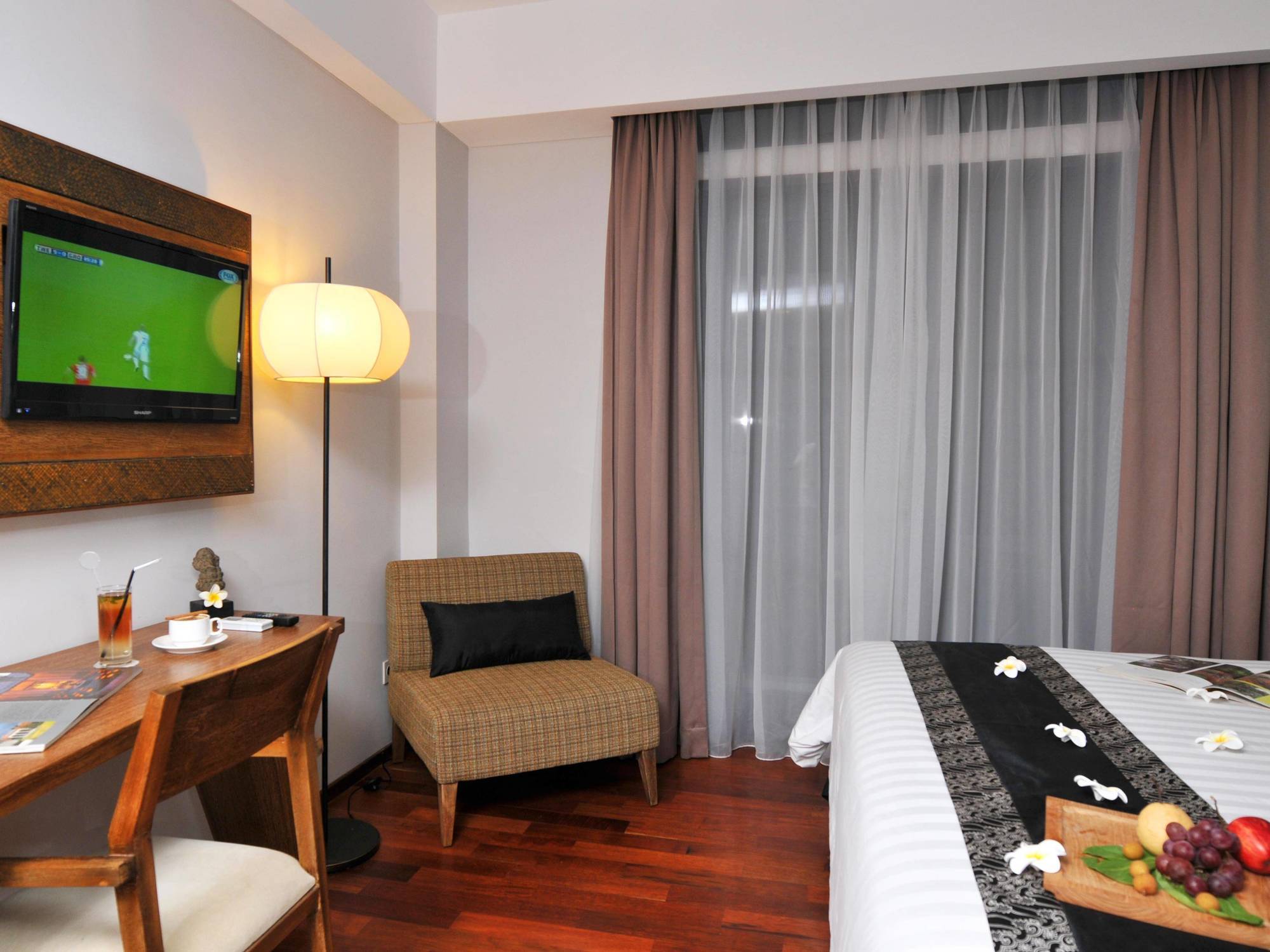 Capital O 852 The Silk At Dago Hotel Bandung Buitenkant foto