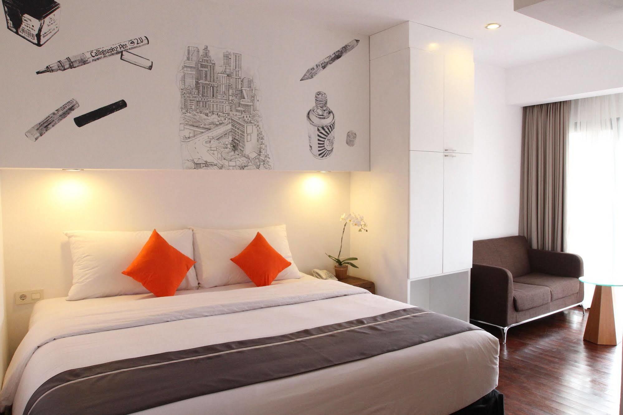 Capital O 852 The Silk At Dago Hotel Bandung Buitenkant foto