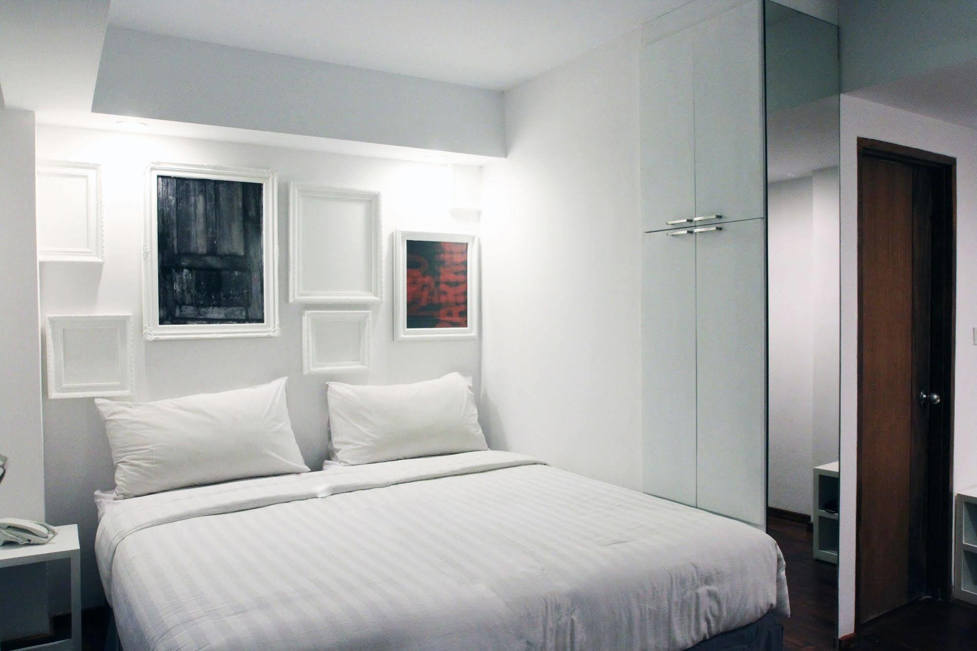 Capital O 852 The Silk At Dago Hotel Bandung Buitenkant foto