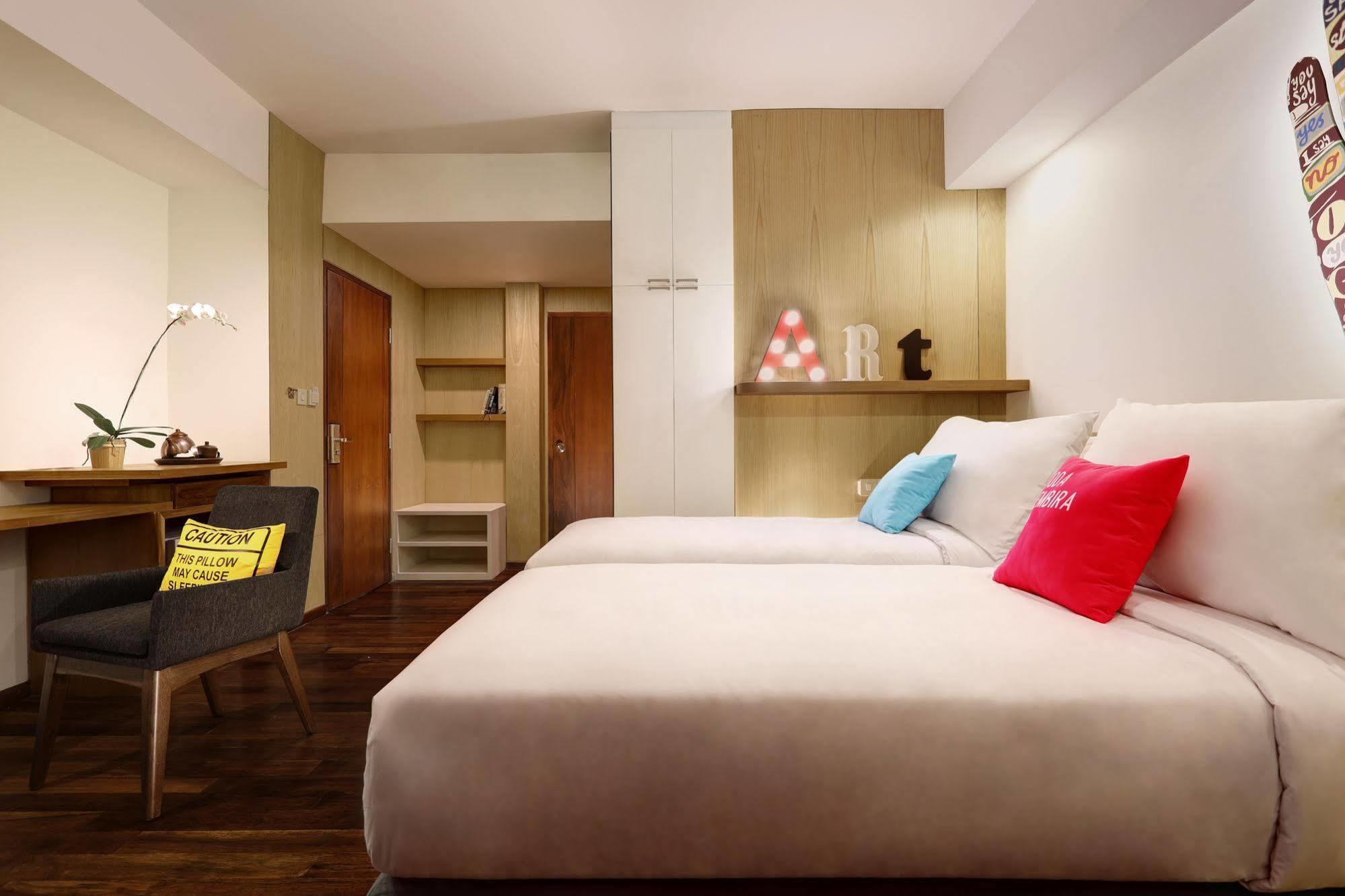 Capital O 852 The Silk At Dago Hotel Bandung Buitenkant foto