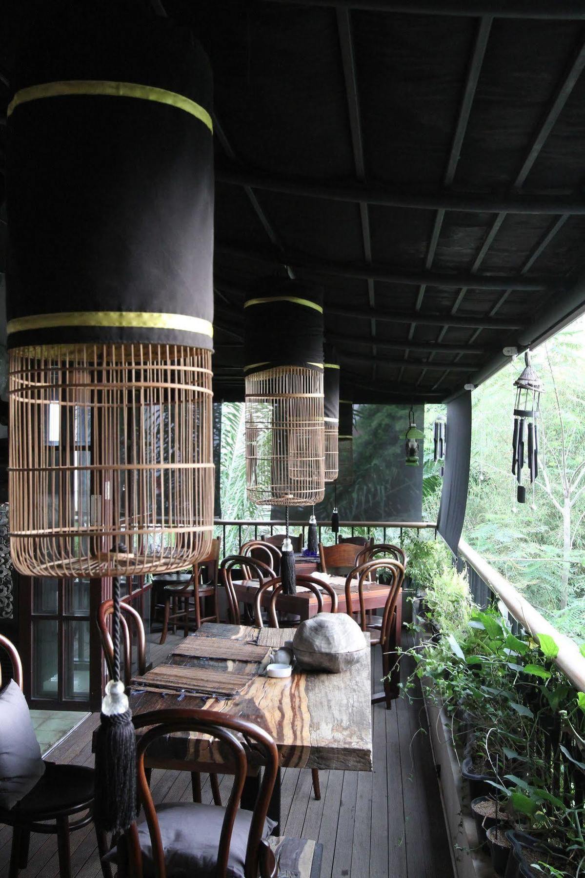 Capital O 852 The Silk At Dago Hotel Bandung Buitenkant foto
