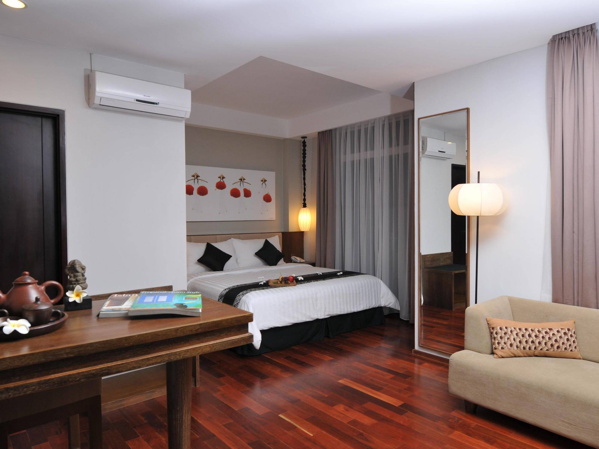 Capital O 852 The Silk At Dago Hotel Bandung Buitenkant foto