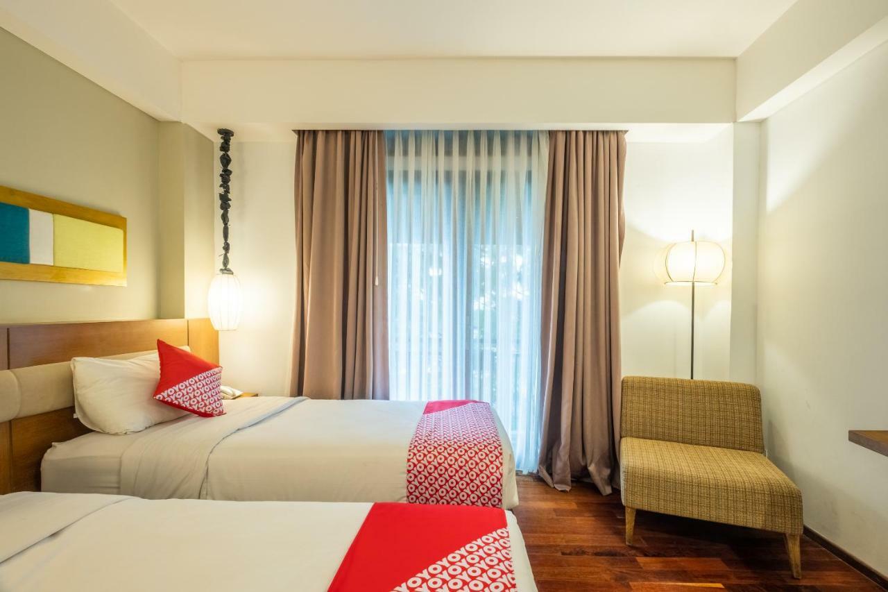 Capital O 852 The Silk At Dago Hotel Bandung Buitenkant foto