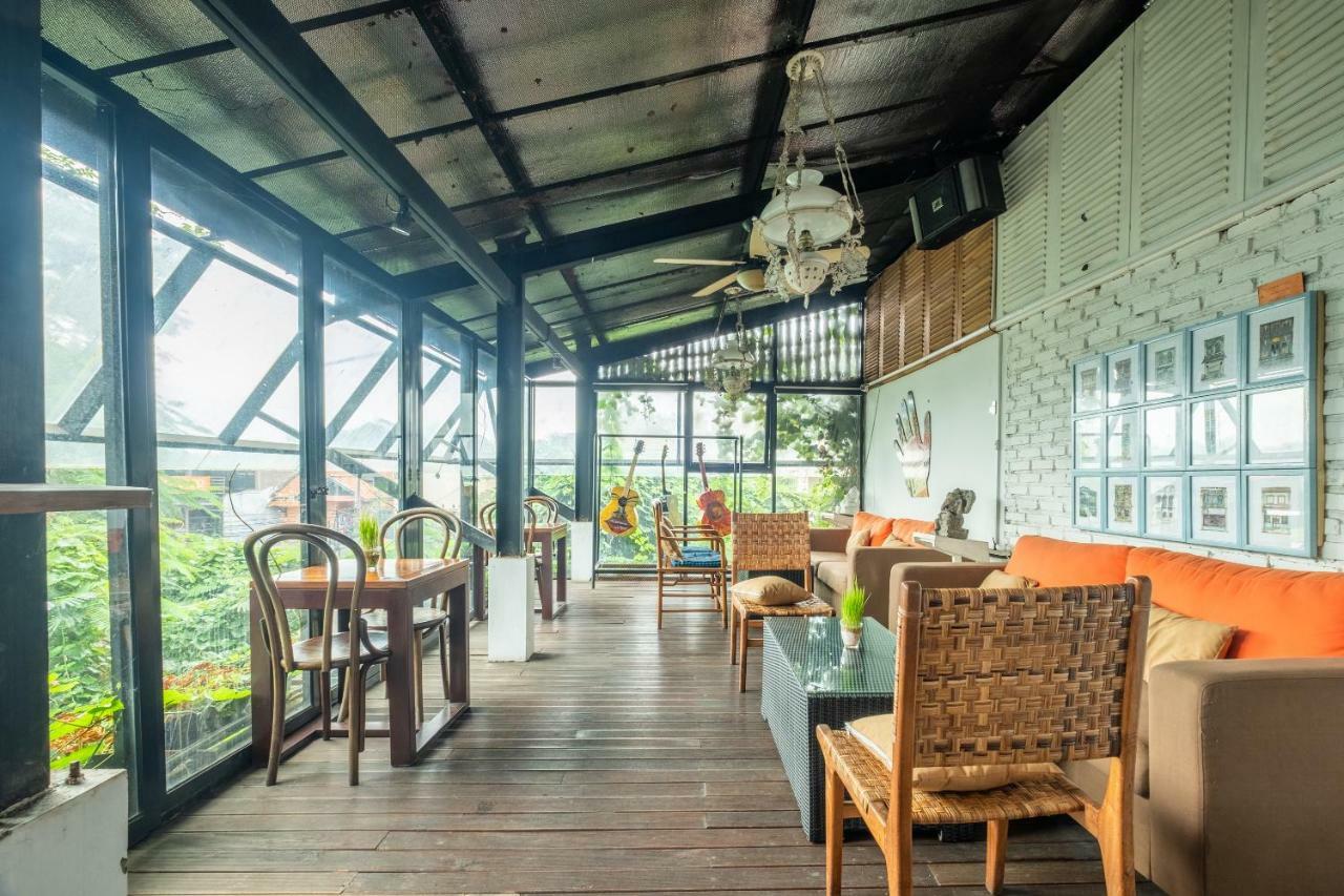 Capital O 852 The Silk At Dago Hotel Bandung Buitenkant foto