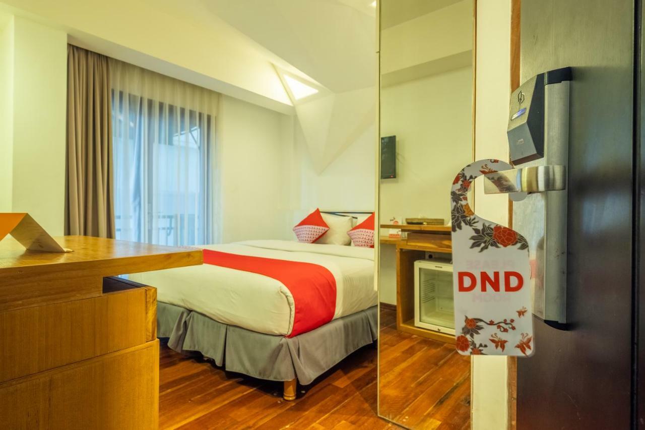 Capital O 852 The Silk At Dago Hotel Bandung Buitenkant foto