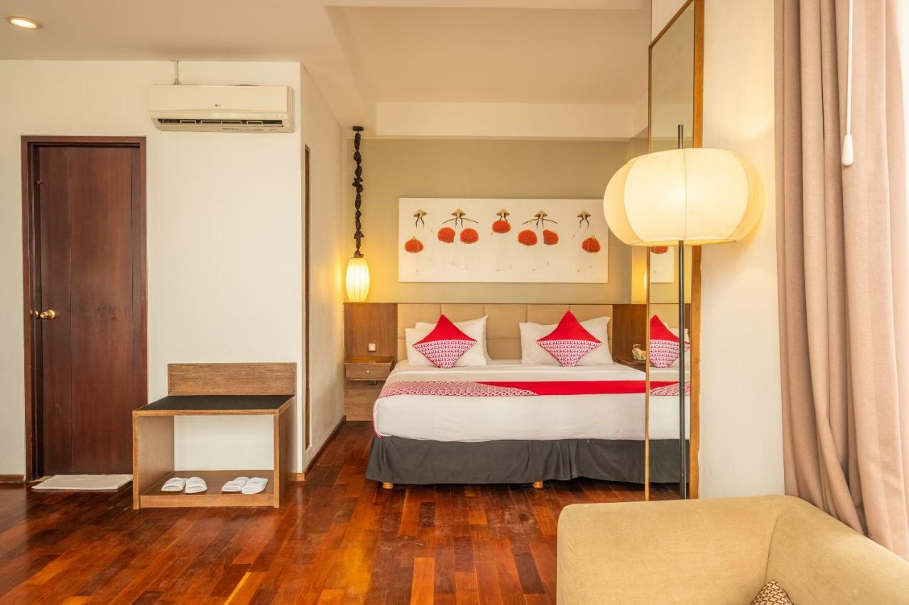 Capital O 852 The Silk At Dago Hotel Bandung Buitenkant foto